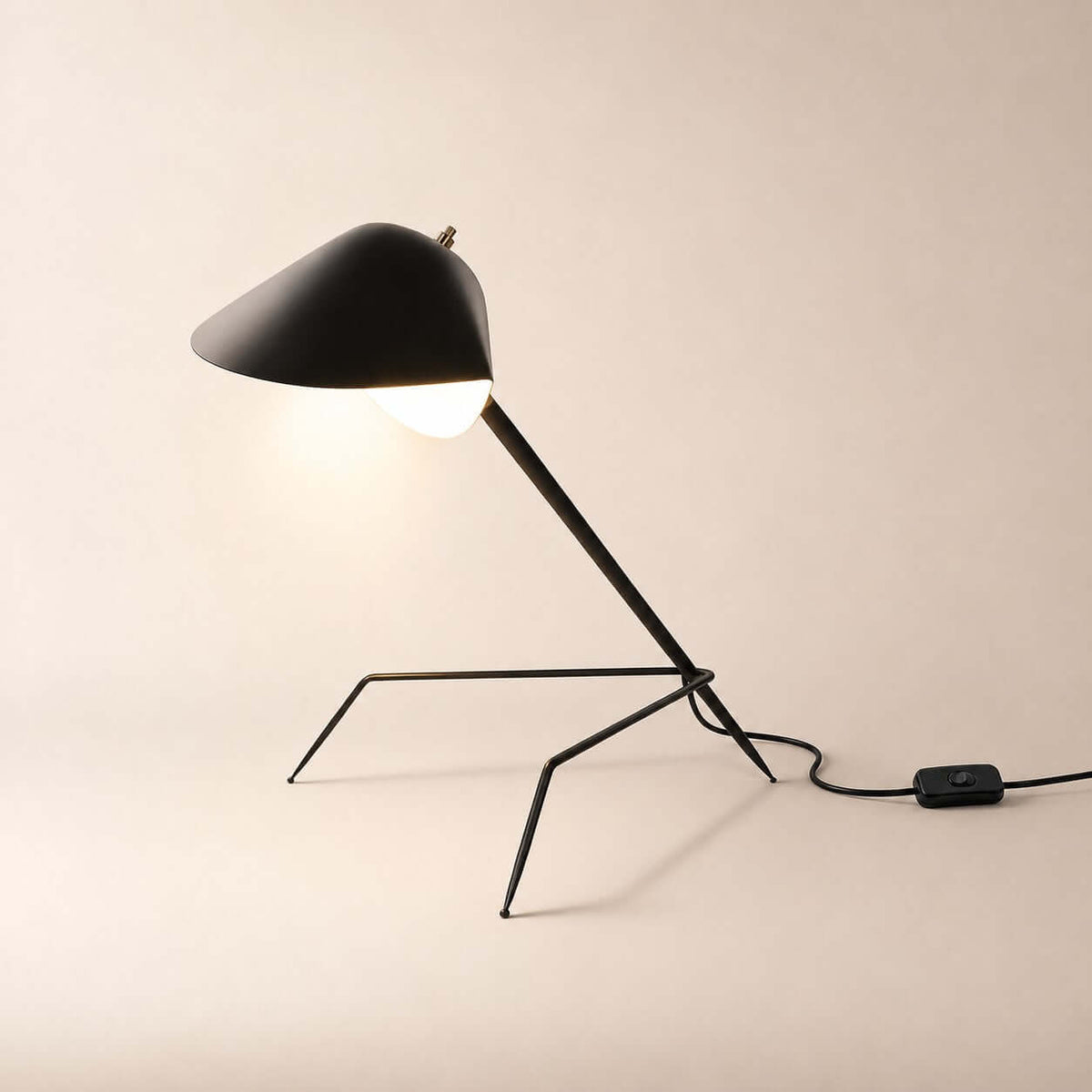 Tivaro Table Lamp – Serge Mouille Inspired Black and Gold Lamps | Rossolighting