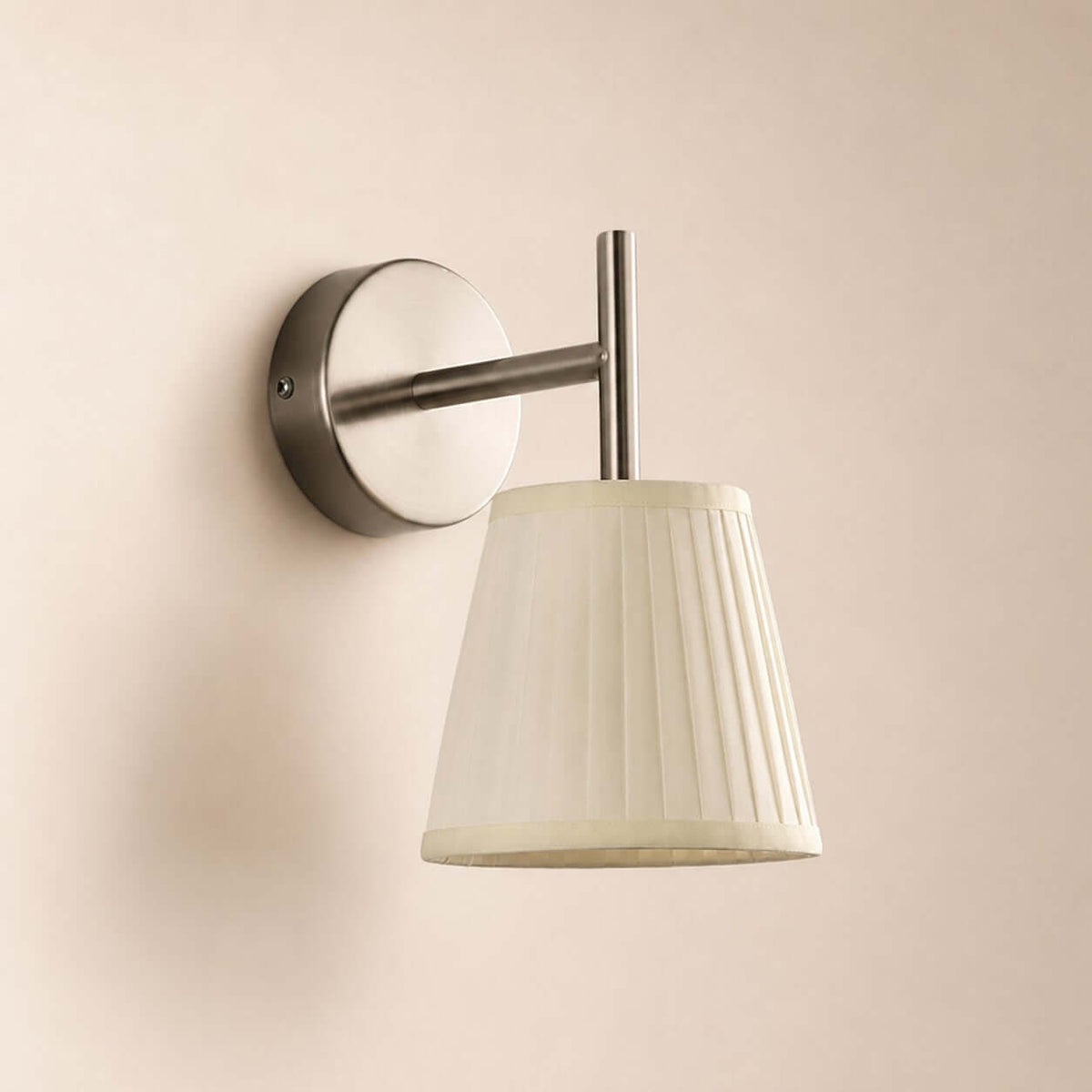 Tivora Wall Lamp