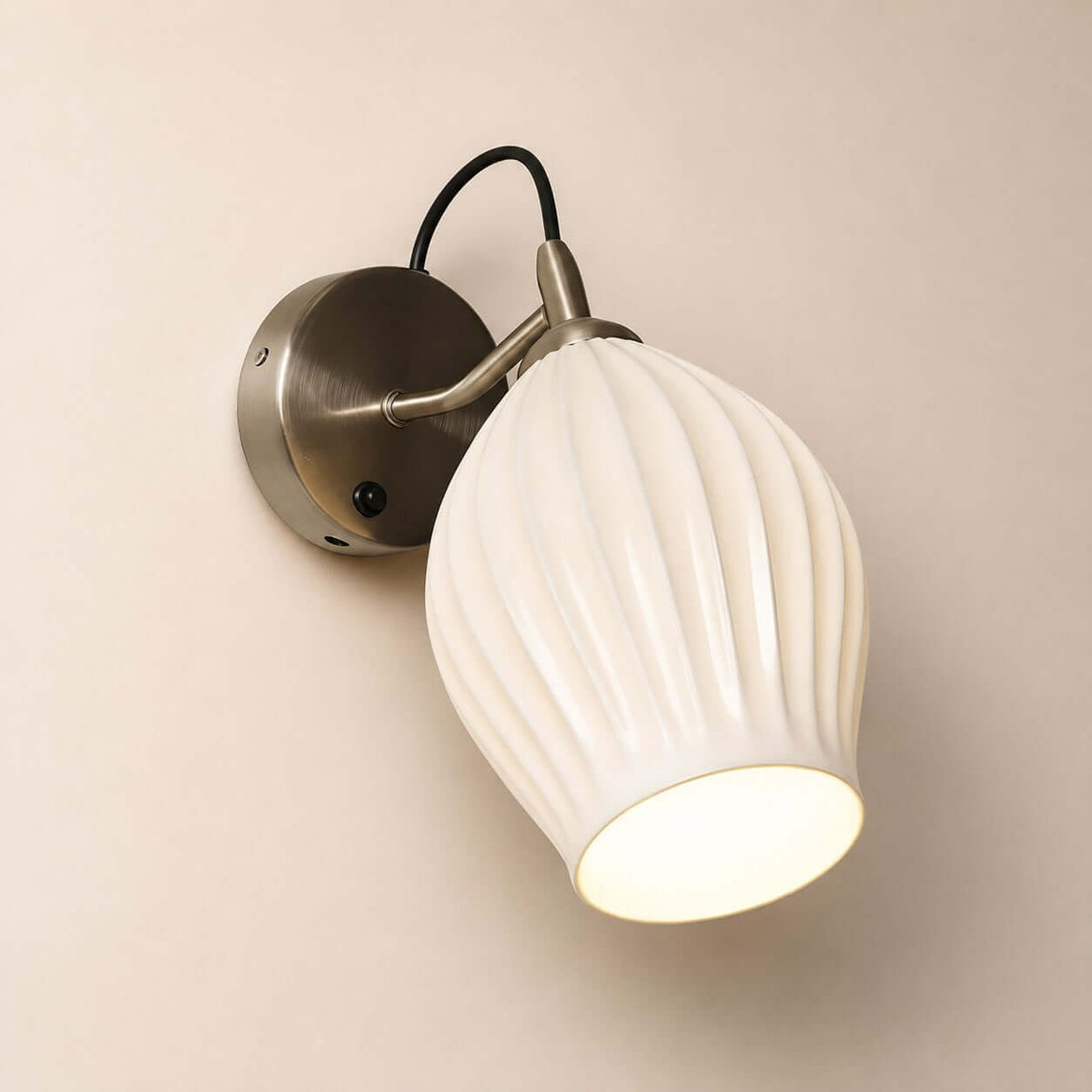 Zavira Wall Lamp