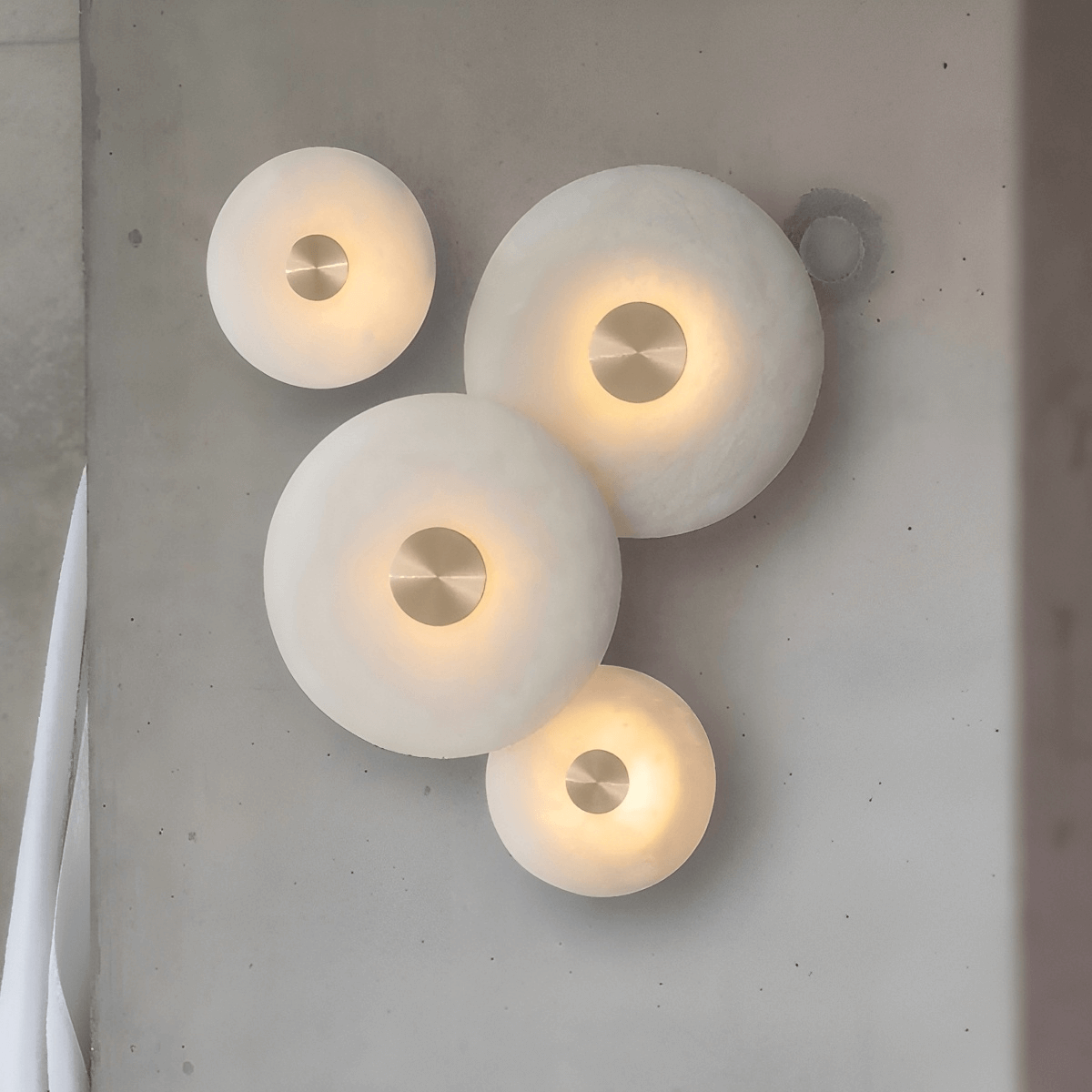 Lunvi Wall Sconce – Alabaster Sconce for Modern Spaces