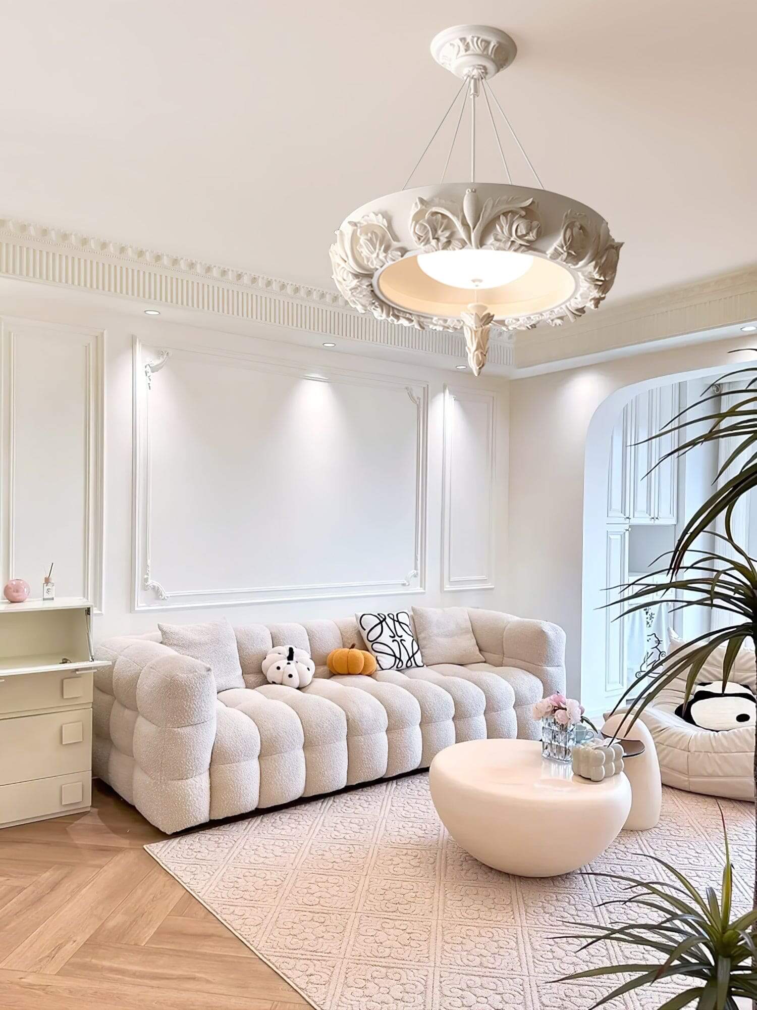 Artistic Carved Chandelier | Rossolighting