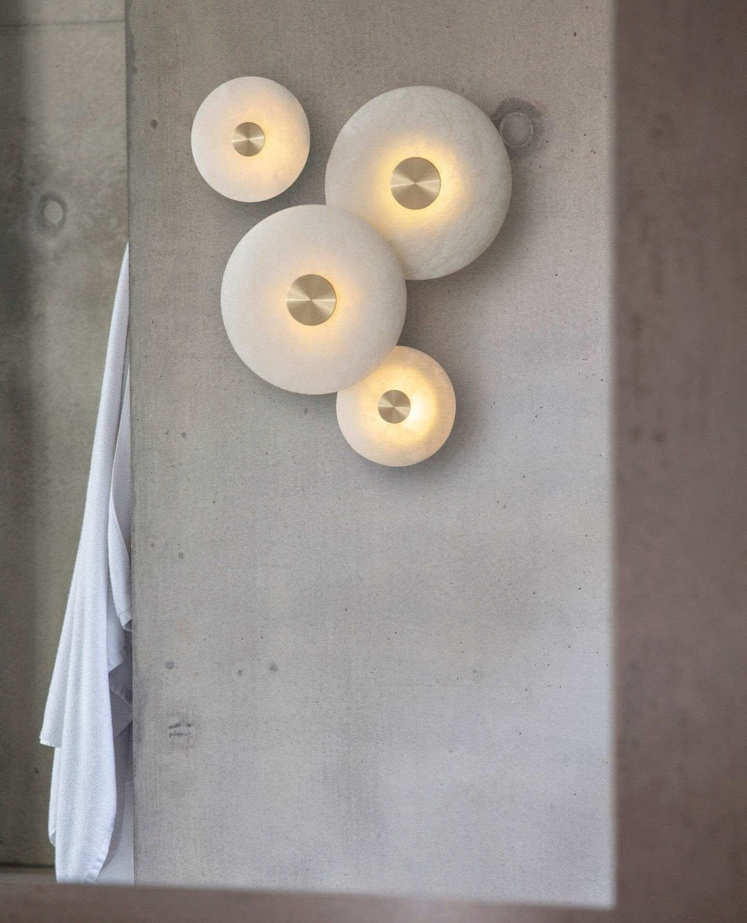 Lunvi Wall Sconce – Alabaster Sconce for Modern Spaces