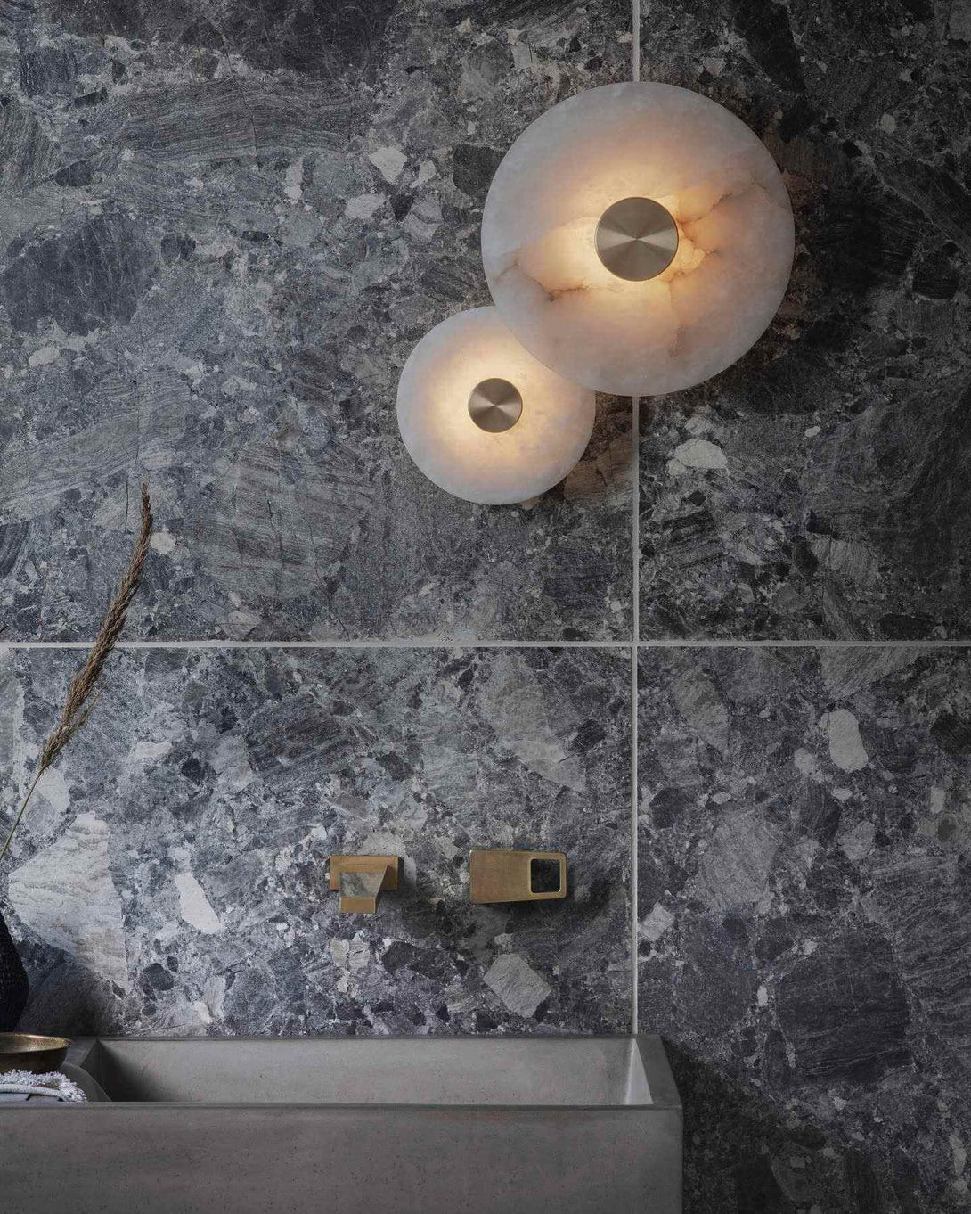 Lunvi Wall Sconce – Alabaster Sconce for Modern Spaces