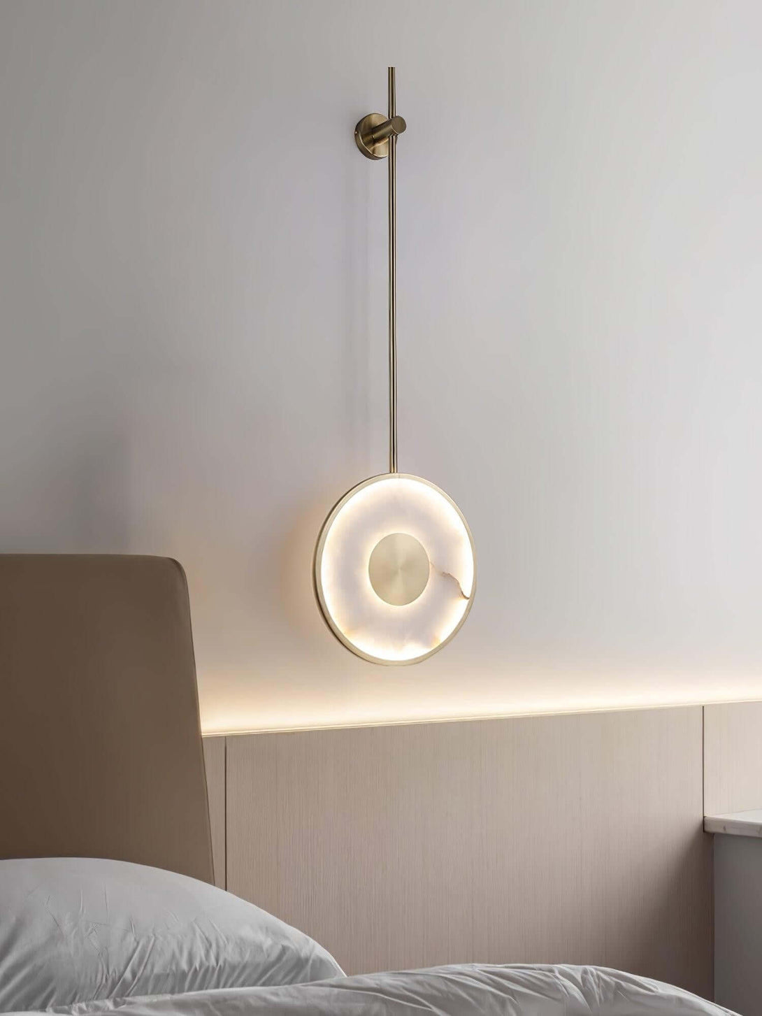 Tirun Wall Sconce – Alabaster and Brass Wall Sconce