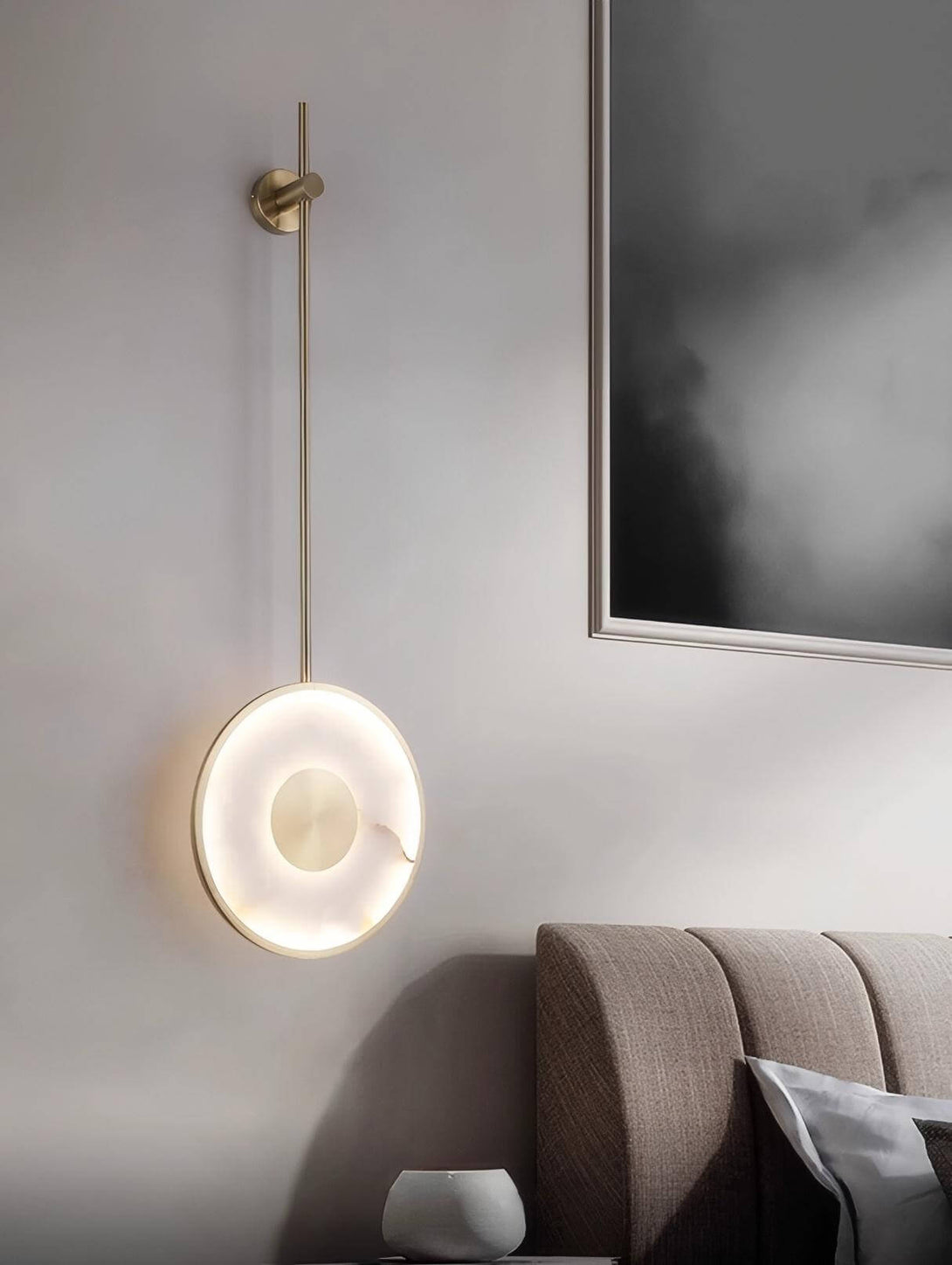 Tirun Wall Sconce – Alabaster and Brass Wall Sconce
