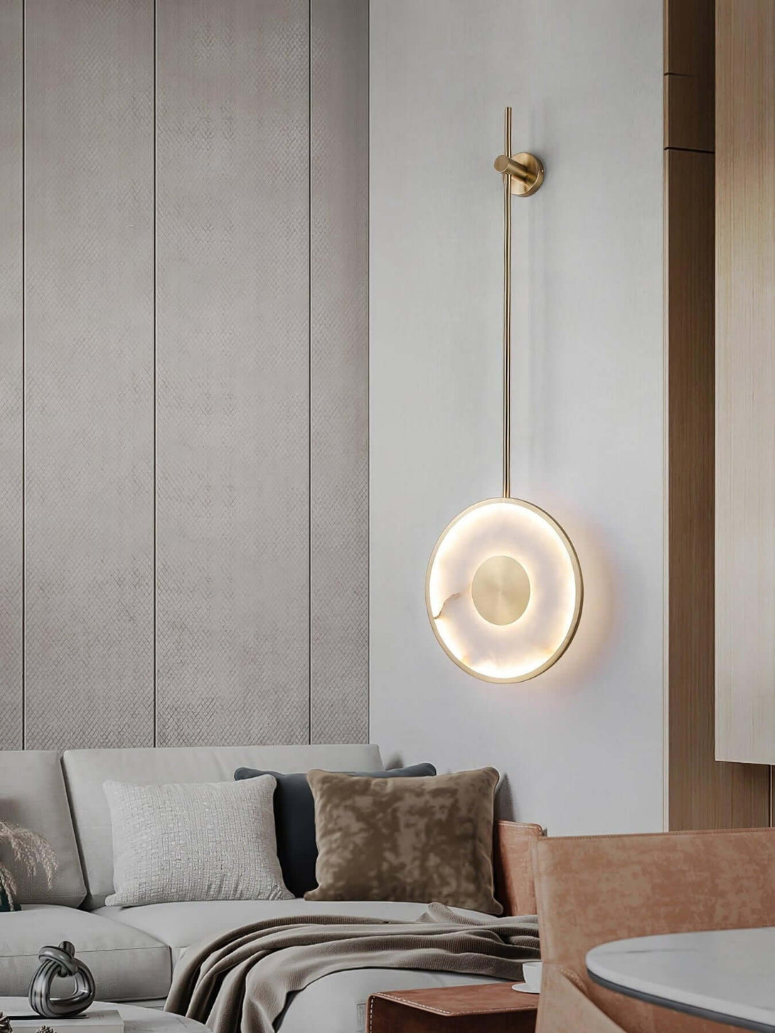 Tirun Wall Sconce – Alabaster and Brass Wall Sconce