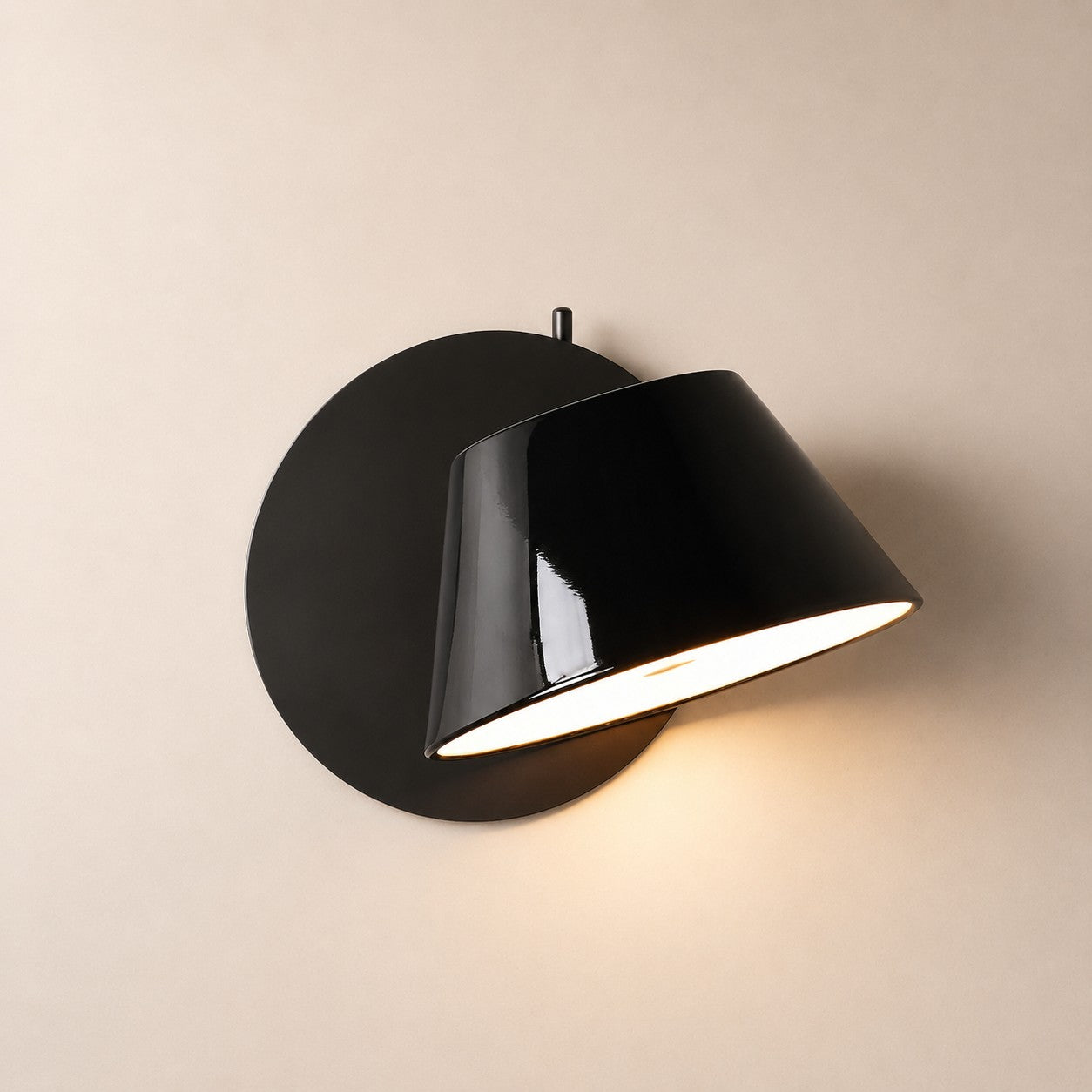 Xavon Wall Lamp – Minimalist Wall Sconce for Indoor Spaces | Rossolighting