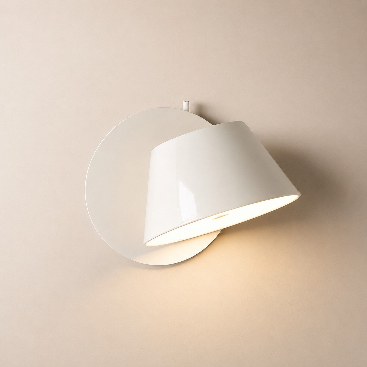 Xavon Wall Lamp – Minimalist Wall Sconce for Indoor Spaces | Rossolighting