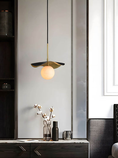 Montera Pendant Light, a contemporary alabaster hanging lamp, perfect for kitchen islands and dining rooms, Dia 25cm x H 23cm.